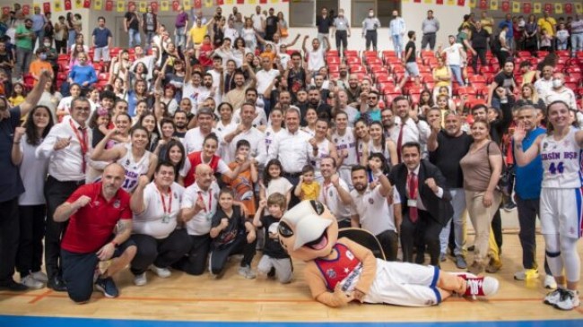 MERSİN Büyükşehir Belediye Başkanı Vahap SEÇER, MSK KADIN Basketbol Takımının Başarısına Ortak Oldu