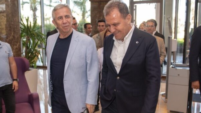 CHP’Lİ, 10 Büyükşehir Belediye Başkanı Mersin’de Buluştu. E. İmamoğlu Gelmedi