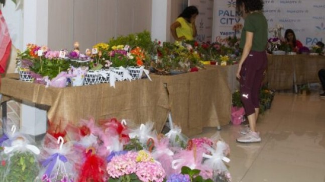 MERSİN Büyükşehir Stantlarında EN GÜZEL ÇİÇEKLER ANNELER İÇİN