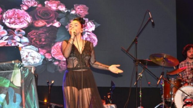 MERSİN ULUSLARARASI MÜZİK FESTİVALİ KAPSAMINDA CEYLAN ERTEM TARSUS’TA SAHNE ALDI