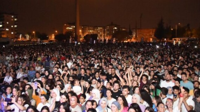 TARSUS Yıllar Sonra İLK KEZ KALABALIK KONSERDE BULUŞTU