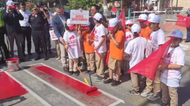 Tarsus Kaymakamı Kadir Sertel OTCU, Öğrencilerle Yayalar Gününü Kutladı