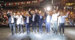 Vahap SEÇER,  KLEOPATRA Kapısından Başlayan KORTEJ YÜRÜYÜŞÜNE Katıldı