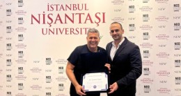 Onur ÖZBOZKURT’tan, Levent UYSAL’a Onursal Üyelik Belgesi