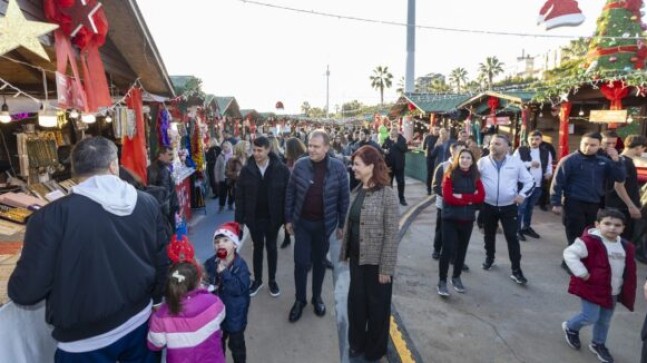 BAŞKAN SEÇER VE MERAL SEÇER, ‘YILBAŞI PAZARI’NI GEZDİ