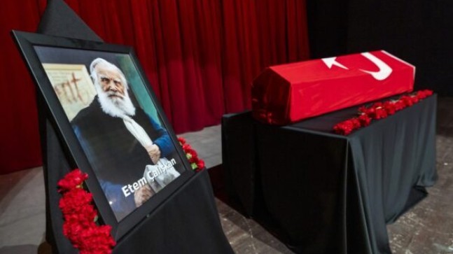 TARSUSLU Dünya Sanatçısı Etem ÇALIŞKAN Son Yolculuğuna Uğurlandı