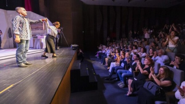 MERSİN ŞEHİR TİYATROSU BİRBİRİNDEN GÜZEL ESERLERİ SAHNEYE TAŞIYOR