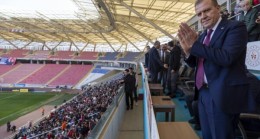 BAŞKAN SEÇER; “ŞEHRİMİZİN BİR ASIRLIK TAKIMINA SAHİP ÇIKMAK DURUMUNDAYIZ”