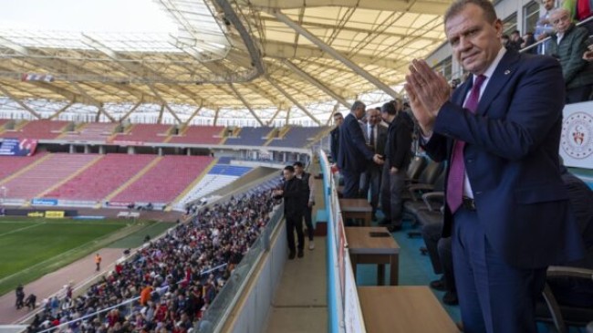 BAŞKAN SEÇER; “ŞEHRİMİZİN BİR ASIRLIK TAKIMINA SAHİP ÇIKMAK DURUMUNDAYIZ”